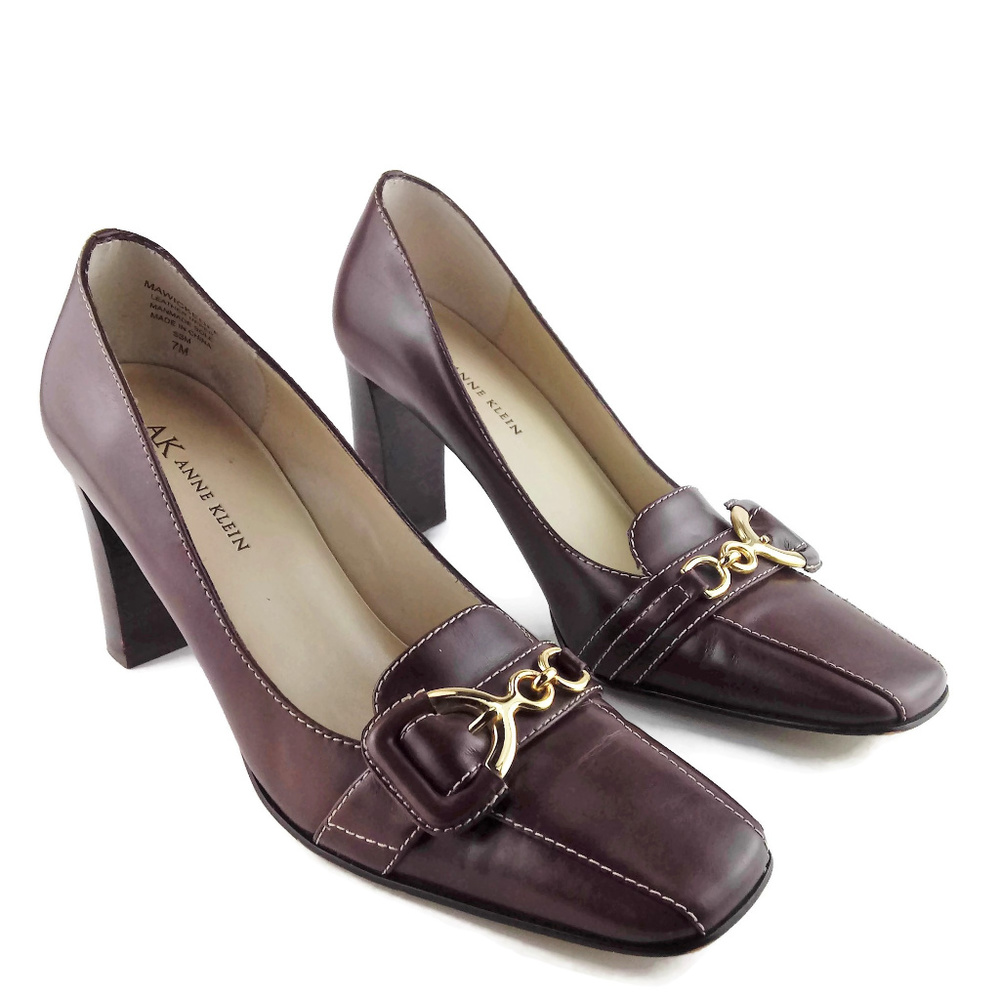 ANNE KLEIN Buckle Detail Square Toe Heeled Loafer